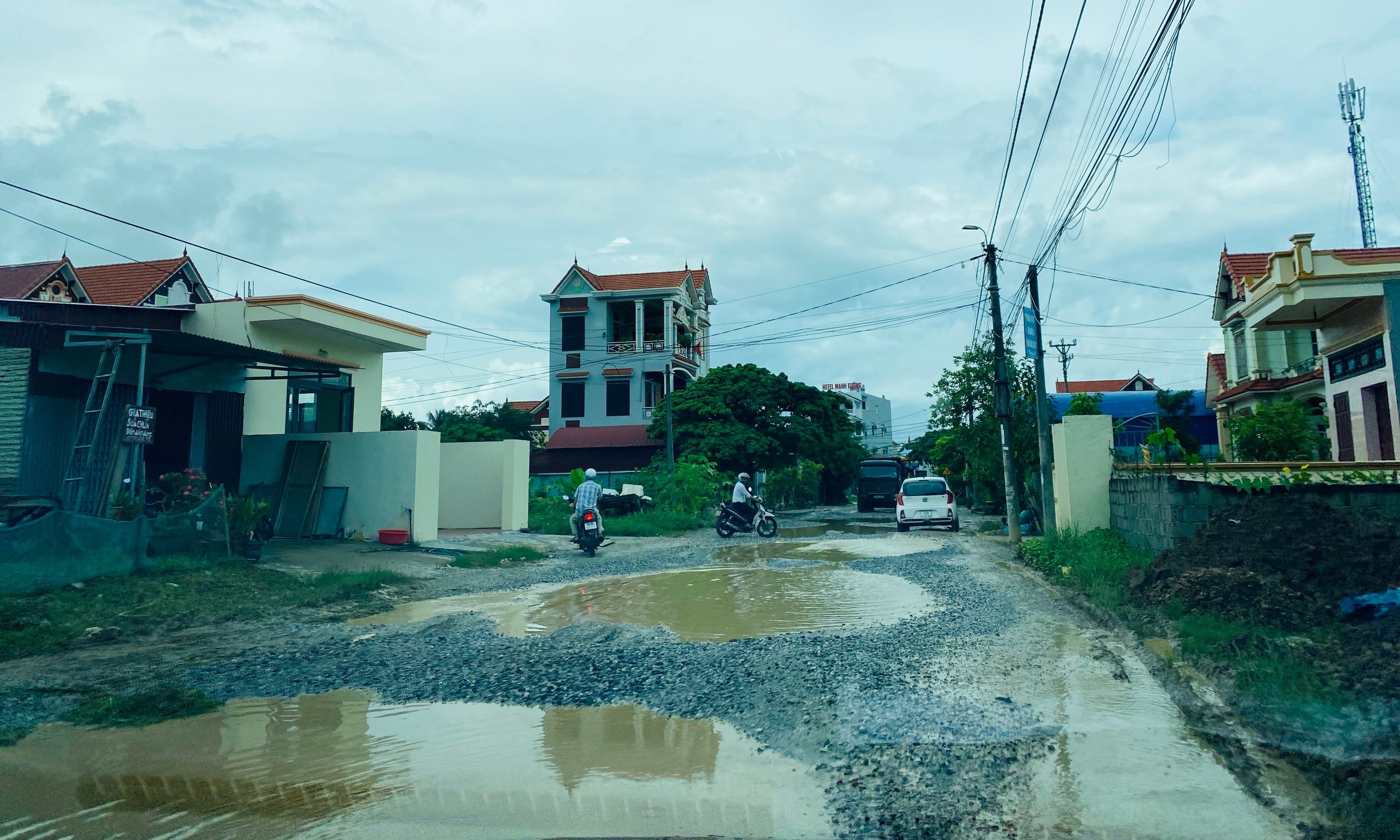 Một số đoạn đường xuống cấp nghiêm trọng tại xã Đoàn xá (huyện Kiến Thụy)